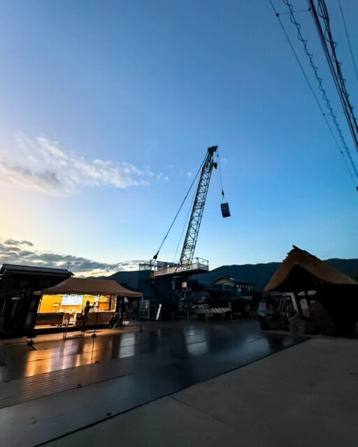 こんにちは😄
昨日であじさいまつりが終了いたしました!
佐藤組としては今年初めて出店をさせていただきましたが、多くのお客様にご来場いただくことができ本当に嬉しかったです😆
特にスカイデッキは期間中約400名のお客様にお楽しみいただくことが出来、搭乗されたお客様からも多くのご満足のお言葉もいただけて私たちのモチベーションになりました💪
初めての出店ということもあり至らぬ所もたくさんあったと思いますが、来年は更にパワーアップして、より多くのお客様に感動していただけるよう努力してまいります😌
ご来場いただいたお客様、また関係者の皆様方も本当にありがとうございました😊
また来年もよろしくお願いします!🙇♂️
#佐藤組
#株式会社佐藤組
#神奈川
#あじさい祭
#あじさい
#開成町
#土木
#橋梁
#鳶
#ワイヤーソー
#クレーン
#クレーン組立
#大型ドライバー
#3dcad
#giraffework
#職人
#求人
#求職